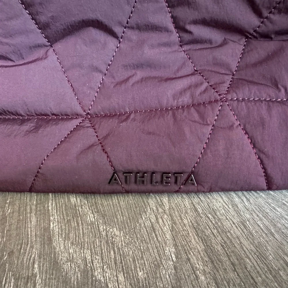 Athleta reposhing this